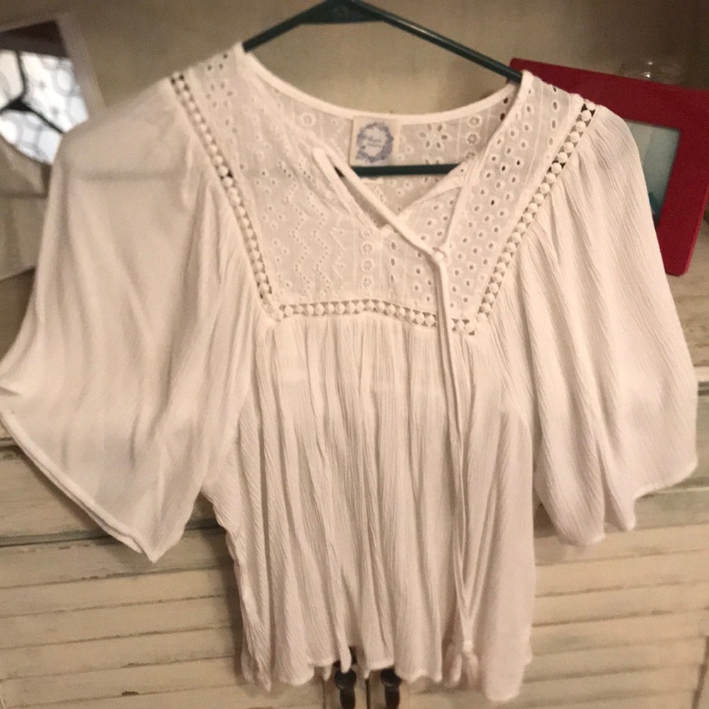 super cute white blouse